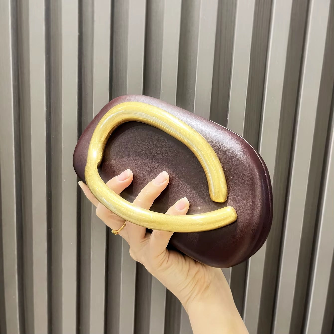 BlingNtecH Vintage Gold Oval Chain Clutch π«